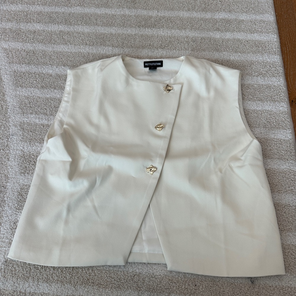 PLT Cream Sleeveless Vest
